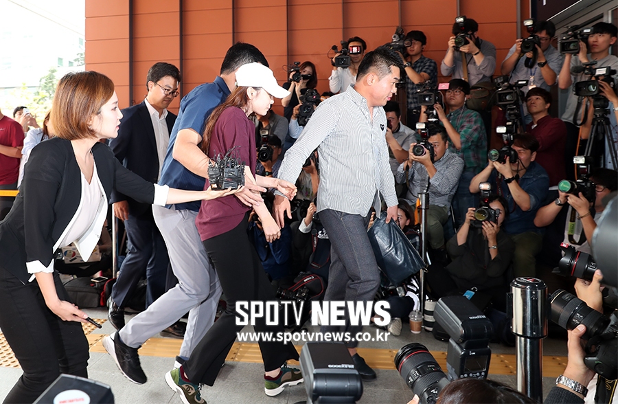 [포토S] 급하게 경찰서 들어가는 구하라