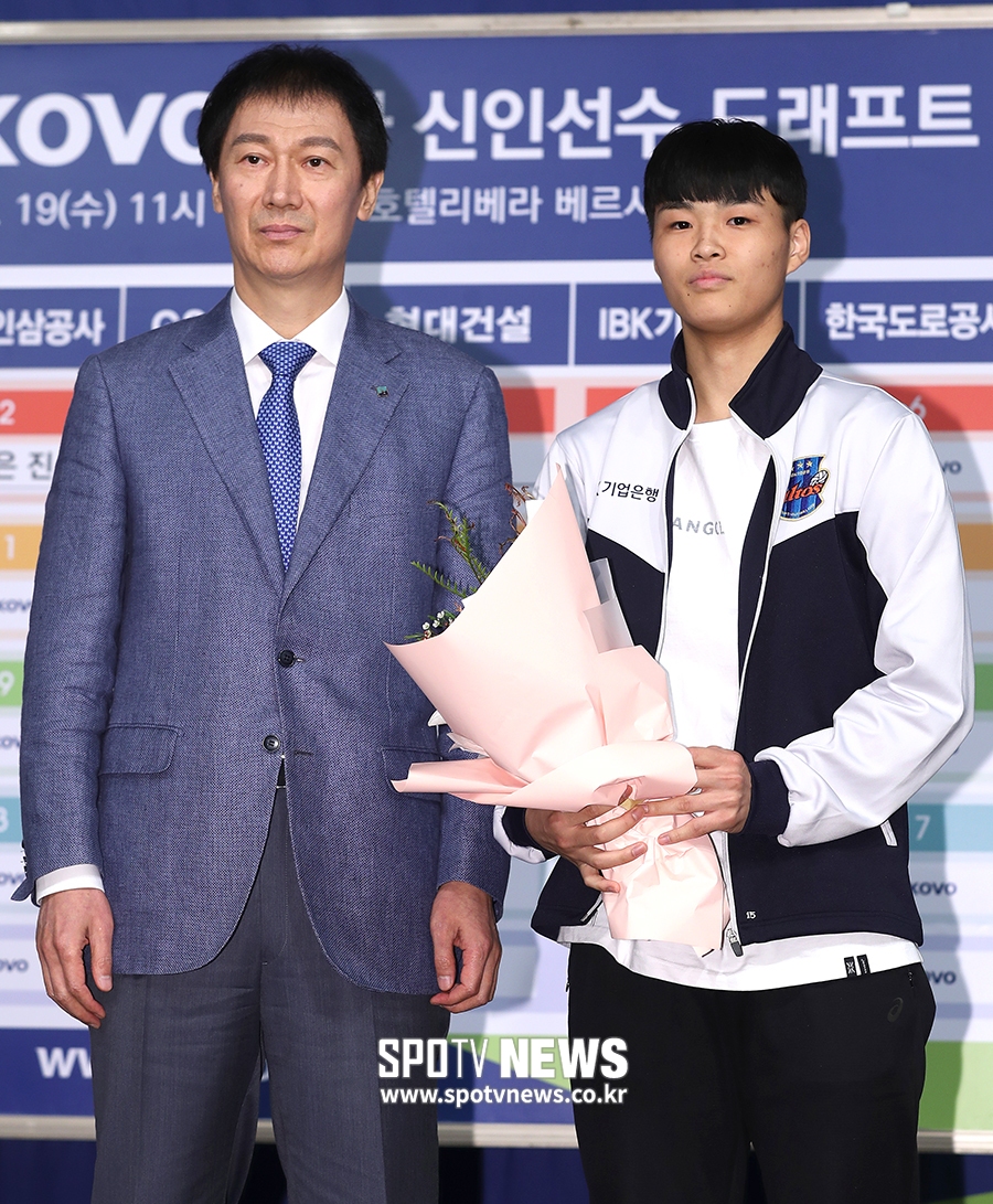 [포토S] 이정철 감독, 원곡고 문지윤 지명