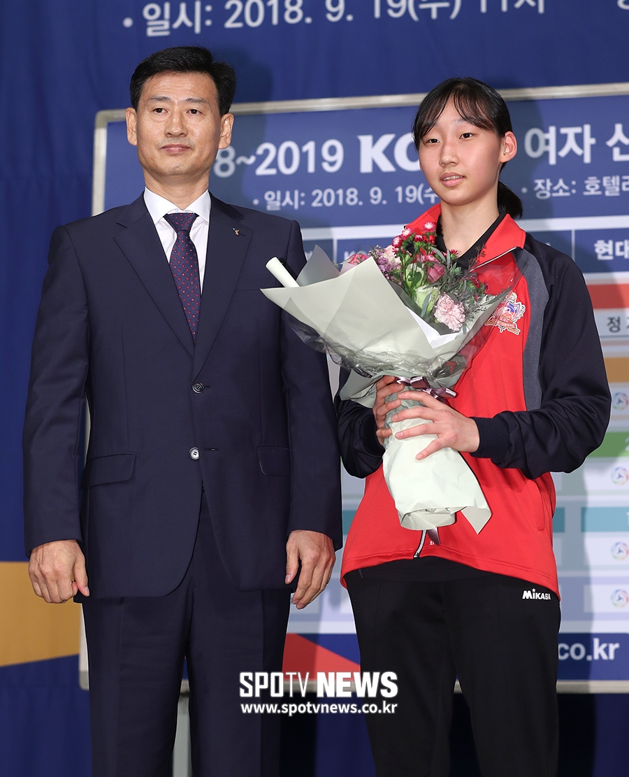 [포토S] 선명여고 이예솔, KGC인삼공사 지명