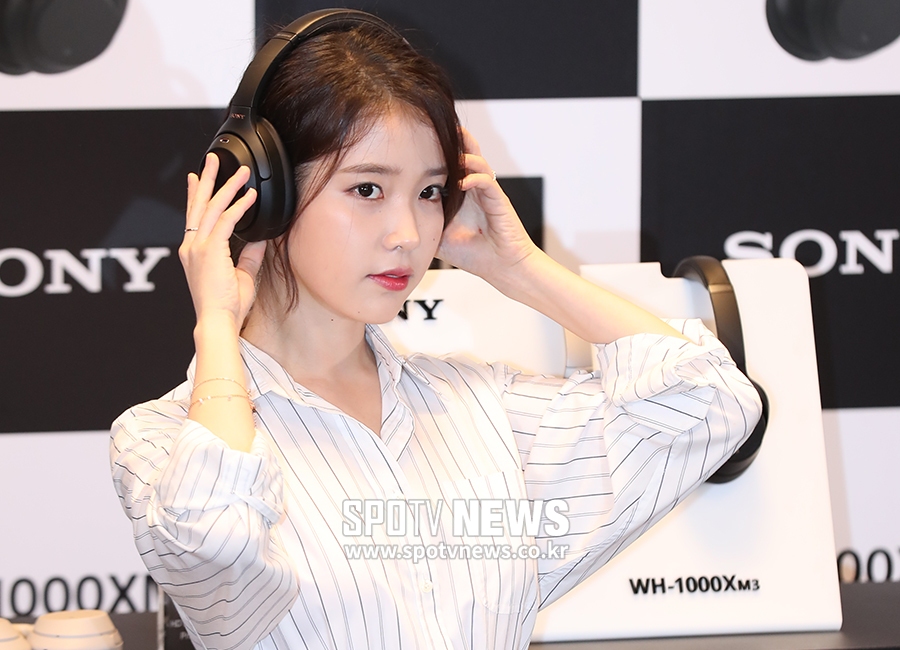 [포토S] 아이유, '함께 들으실래요'