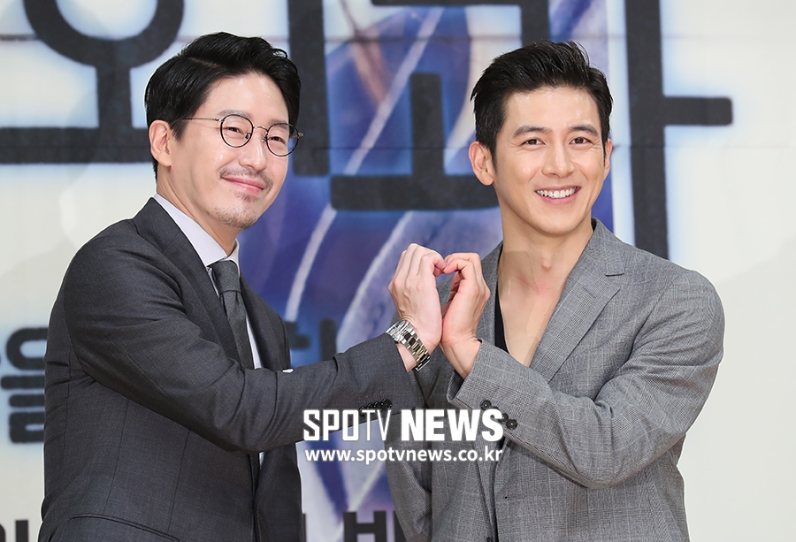 [포토S] 엄기준, 고수, '심장은 우리가 뛰게 만든다'