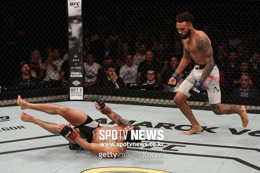 [UFC] '특수부대 출신' 산토스, 앤더스에게 3R TKO승…건재 알린 노게이라