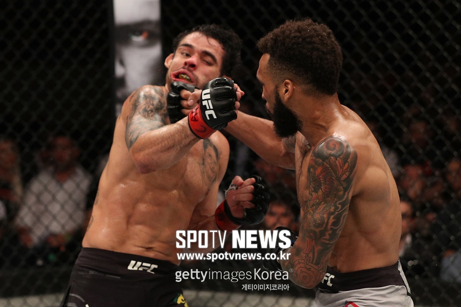 전 UFC 챔프의 몰락…바라오, 신인에게 판정패 '3연패 수렁'