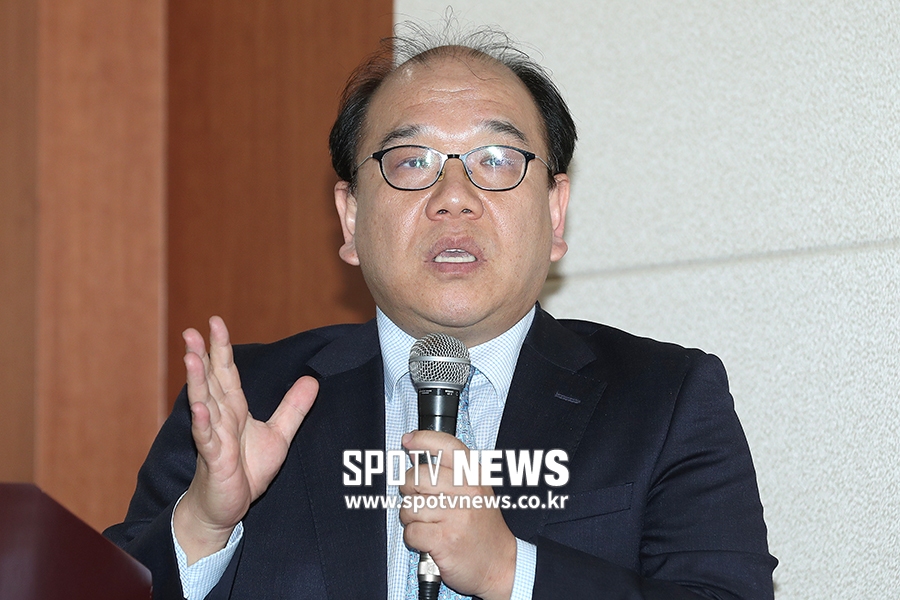 [포토S] 김선웅 사무총장, FA 계약 상한선 제도 관련 기자회견