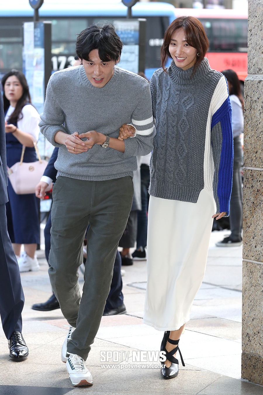 [포토S] 김원중-곽지영 부부, 입장부터 다정하게