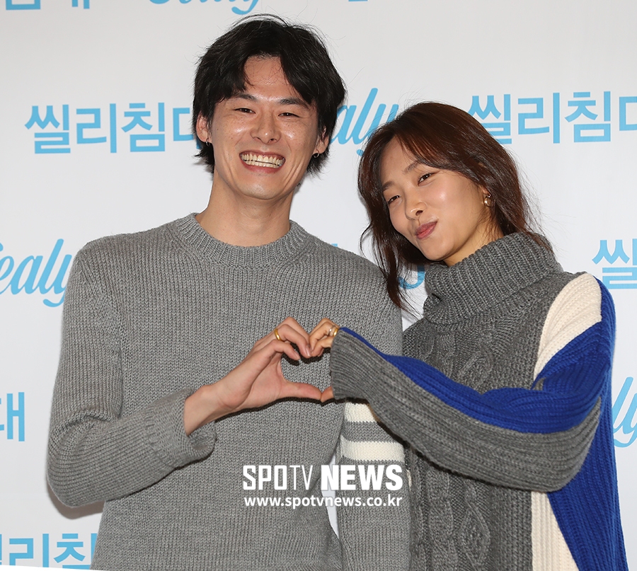 [포토S] 김원중-곽지영 부부, 조금 부끄럽지만 하트