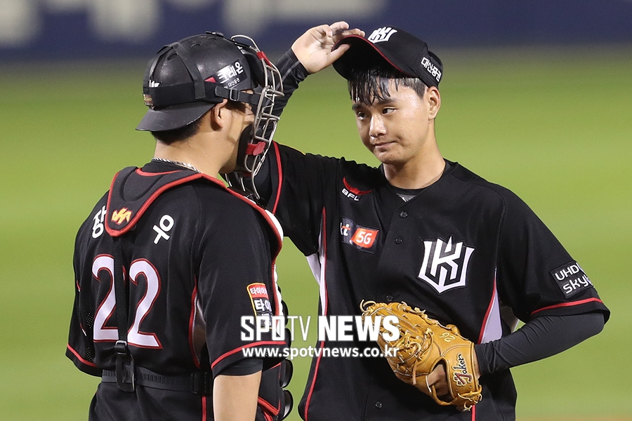 [포토S] 장성우와 대화 나누는 김민