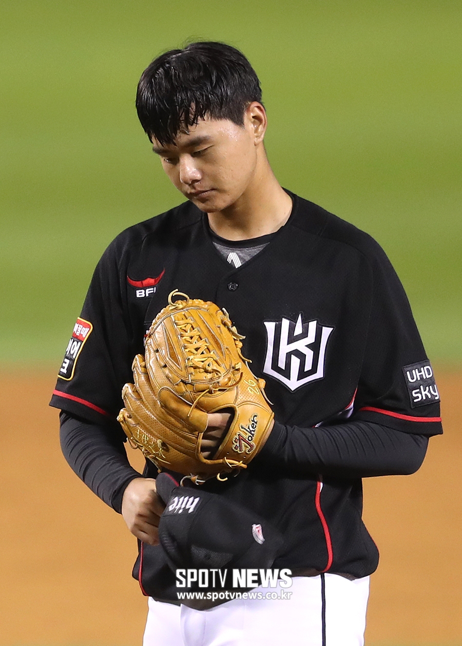 [포토S] 제구 난조 보인 김민