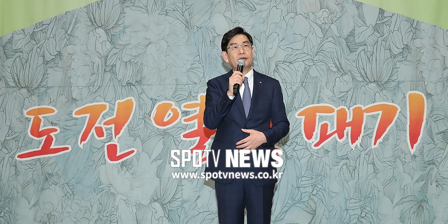 [포토S] 선수단 격려하는 우리카드 정원재 대표이사