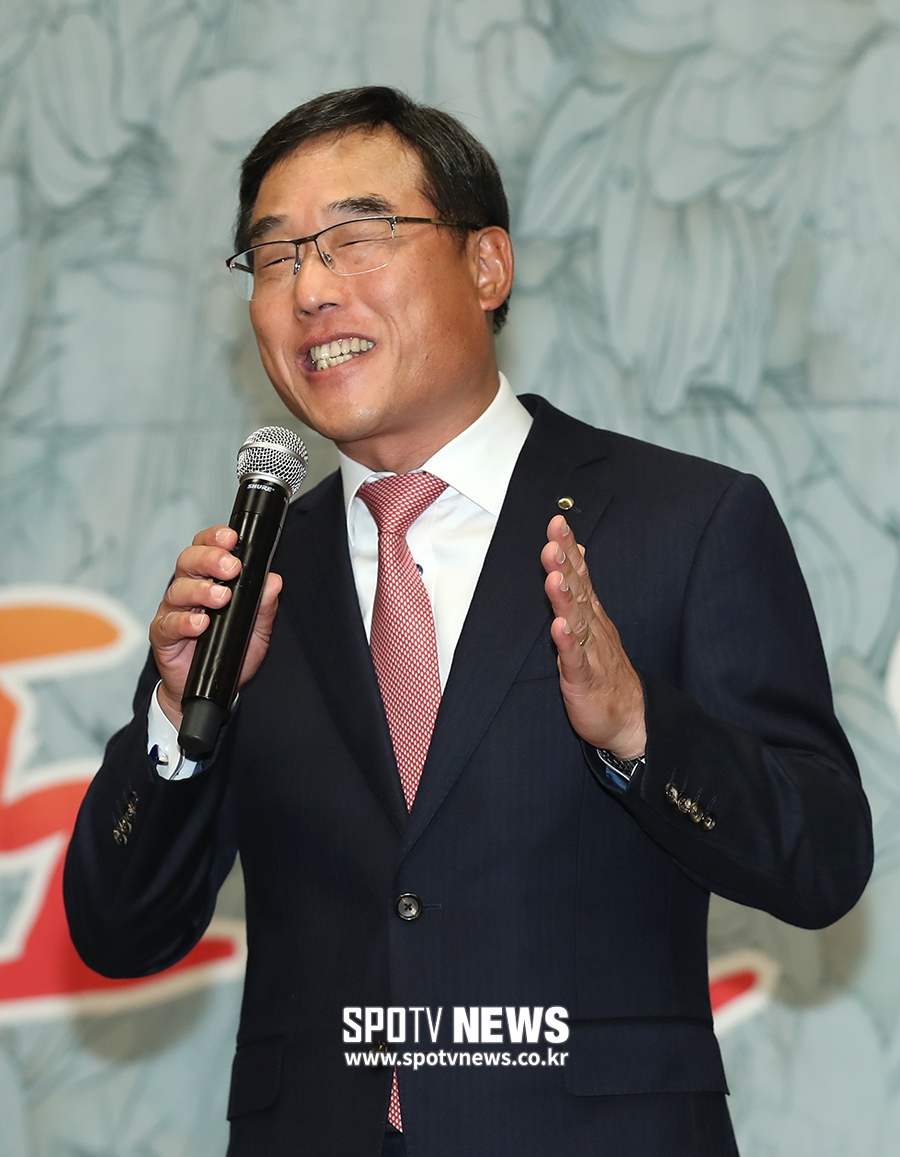 [포토S] 선수들 격려하는 우리카드 이승록 단장