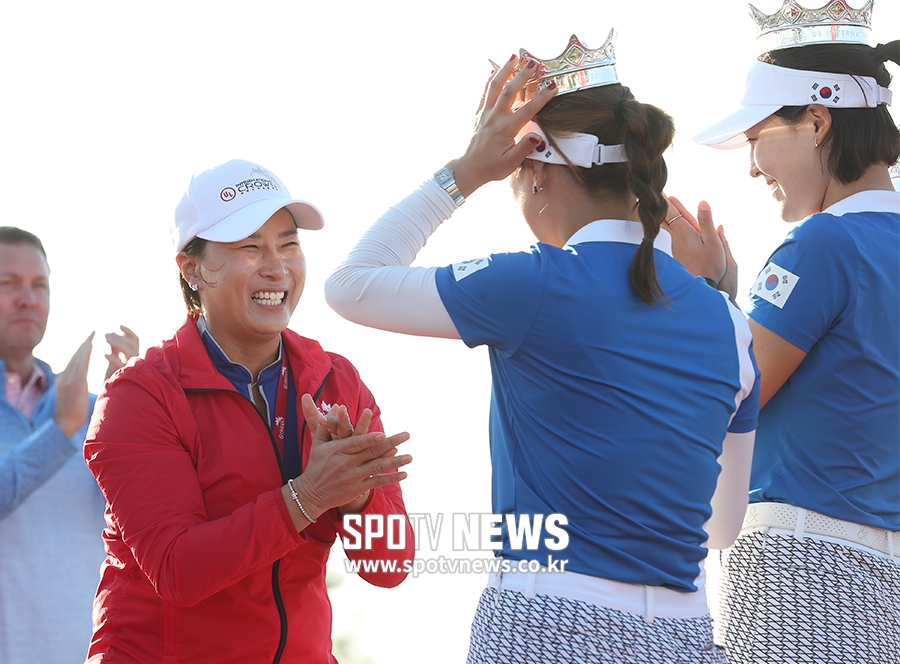 [포토S] 박세리, 후배들 우승에 진심으로 축하