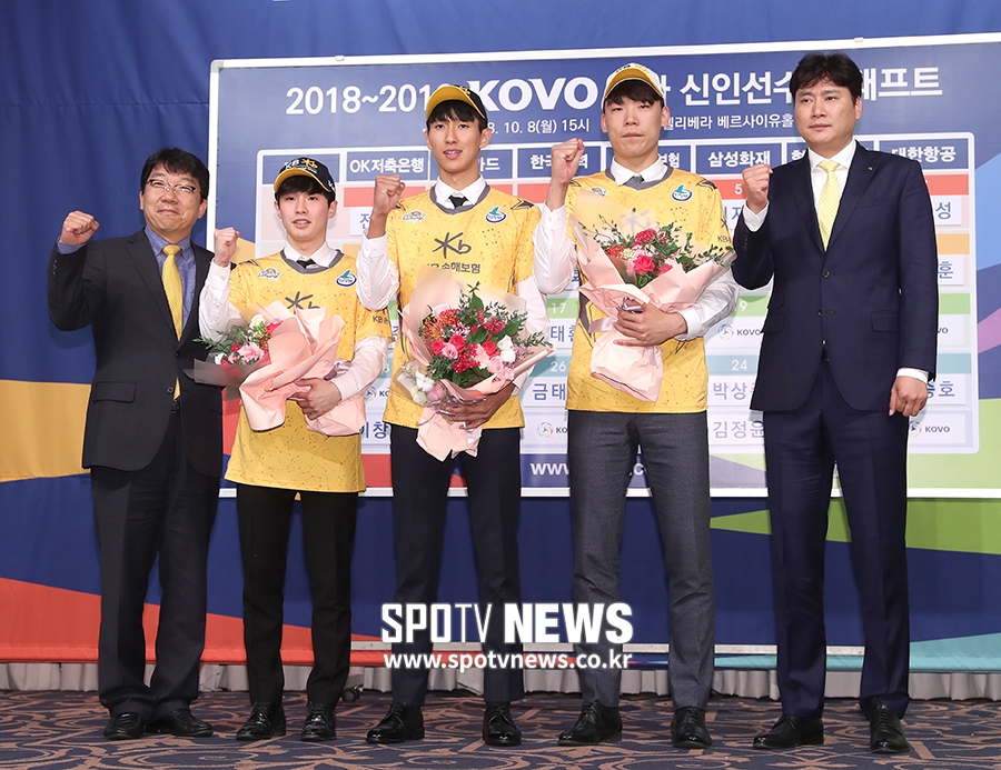 [포토S] 파이팅 하는 KB손해보험 신인 선수들