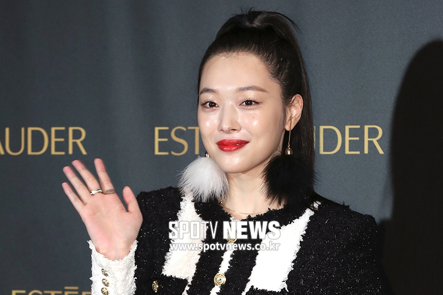 [포토S] 설리, 유혹의 손인사