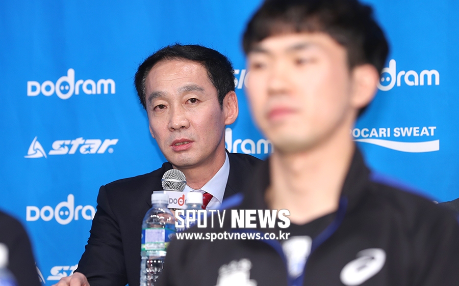 [포토S] 김철수 감독, '광인이가 잘 적응했으면'