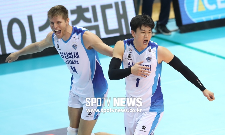 [포토S] 득점 올리고 환호하는 송희채