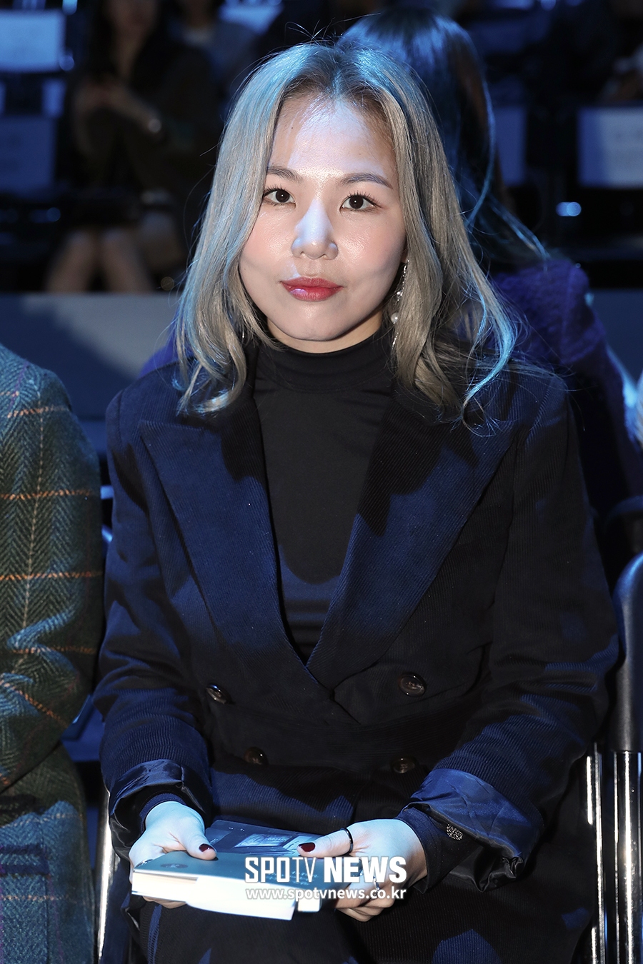 [포토S] 패션쇼 찾은 가수 알리