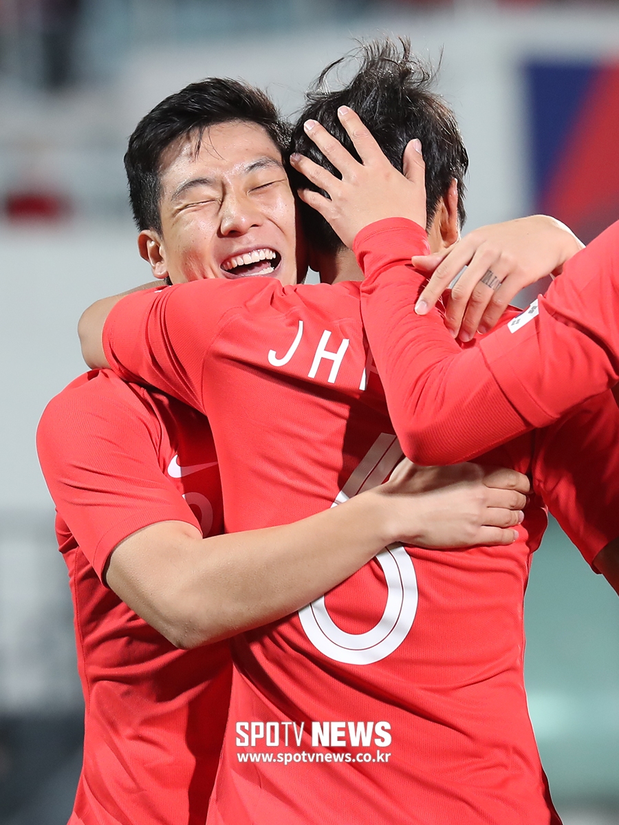 [포토S] 박주호, 남태희와 득점 포옹