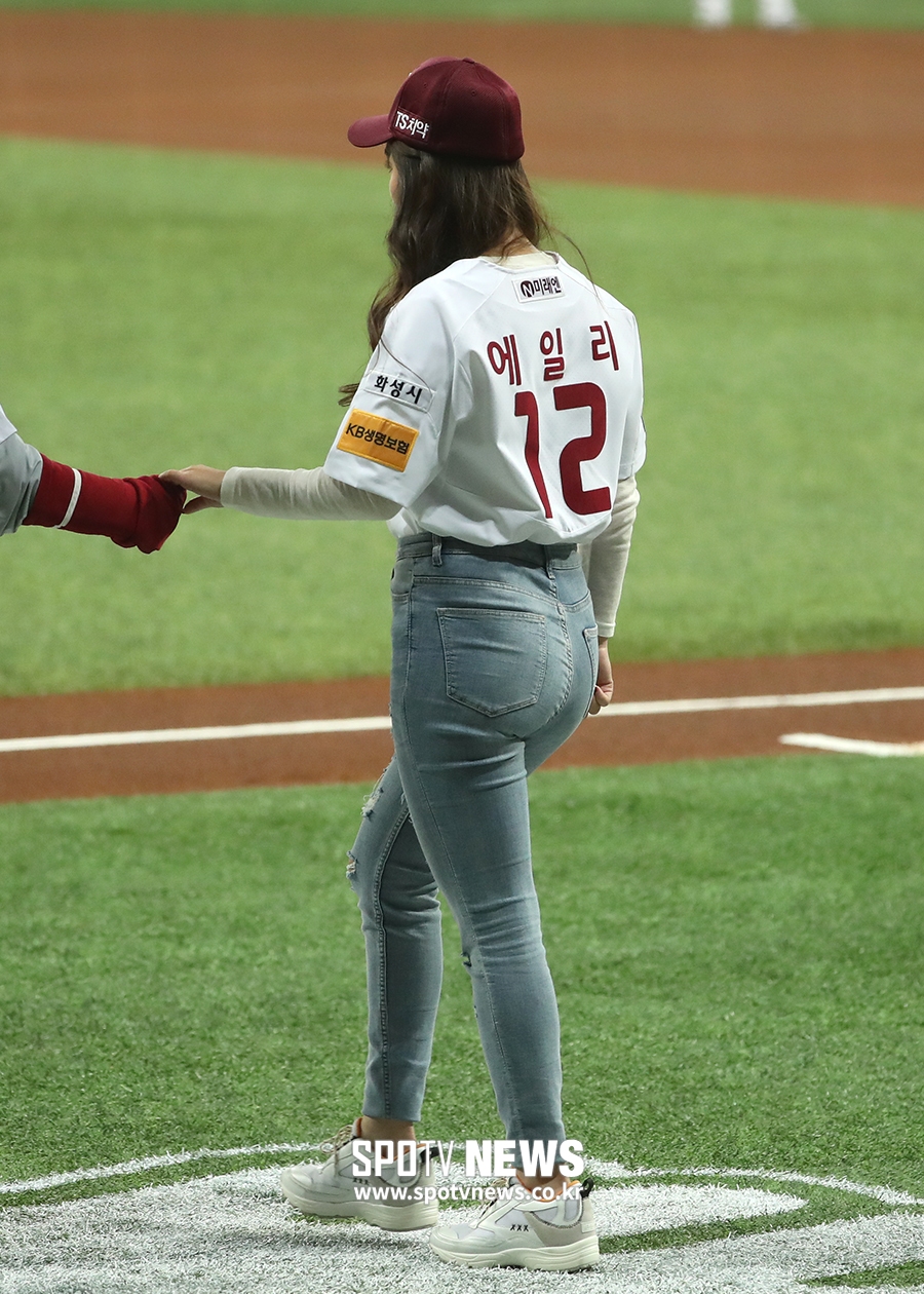 [포토S] 에일리, 밀착 스키니로 뽐내는 섹시 뒤태