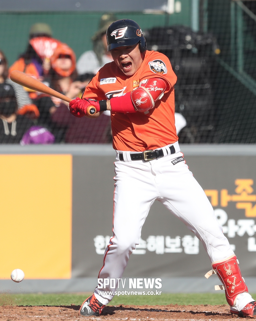 [포토S] 정근우, 공에 맞고 큰 통증