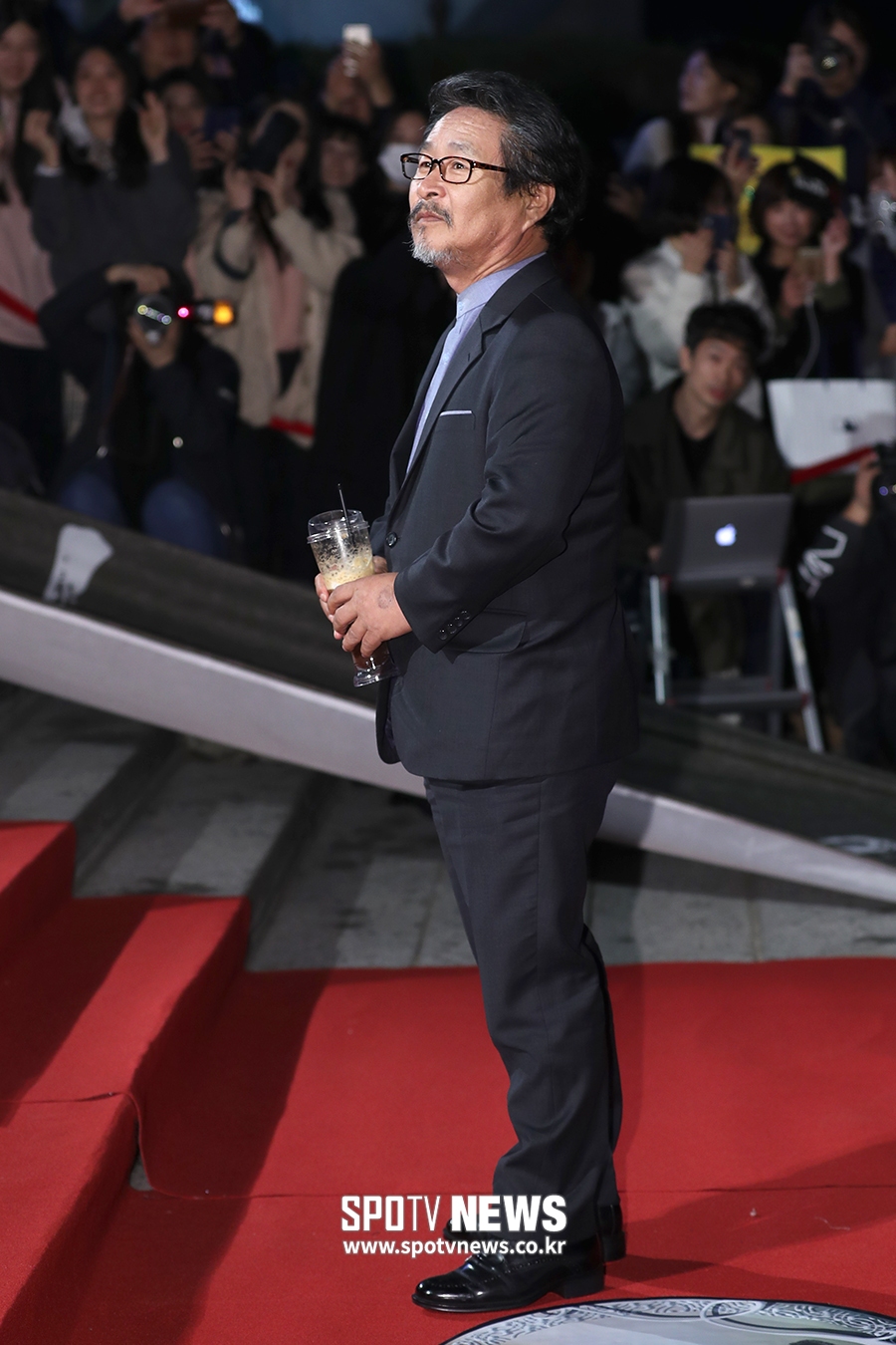 [포토S] 기주봉, 레드카펫 커피 한잔과 함께