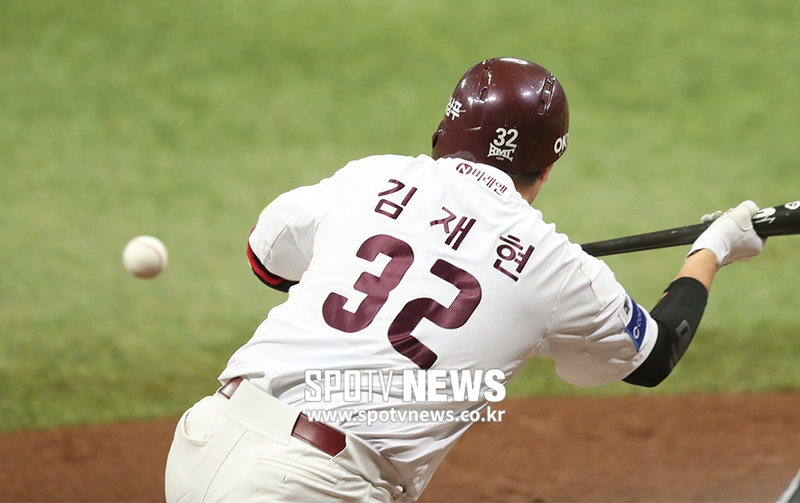 [포토S] 스퀴즈 김재현, 넥센엔 쉬운 번트