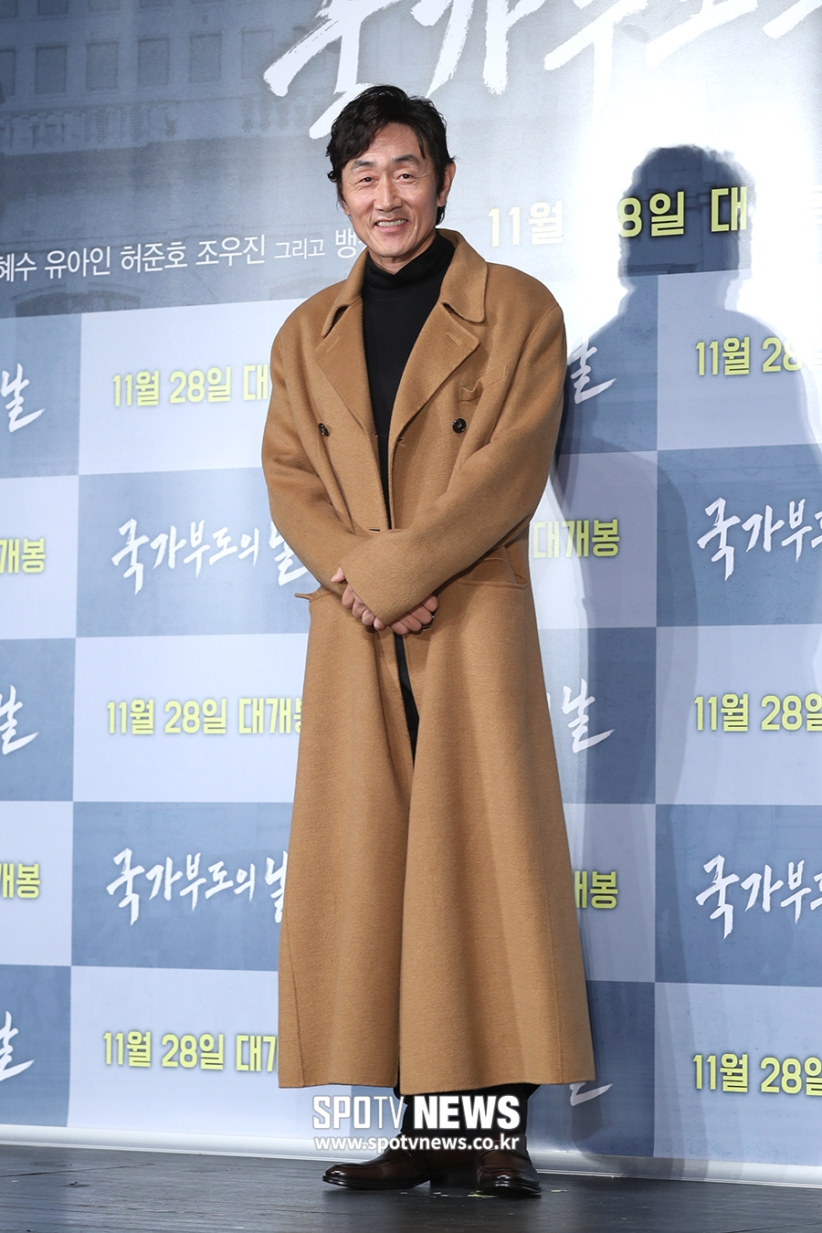 [포토S] 허준호, 가을 남자 느낌 나는 롱코트 패션