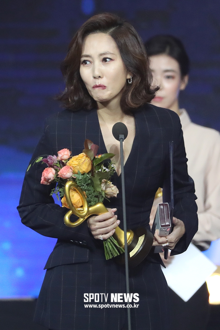 [포토S] 김남주, 어머니 생각에 눈물
