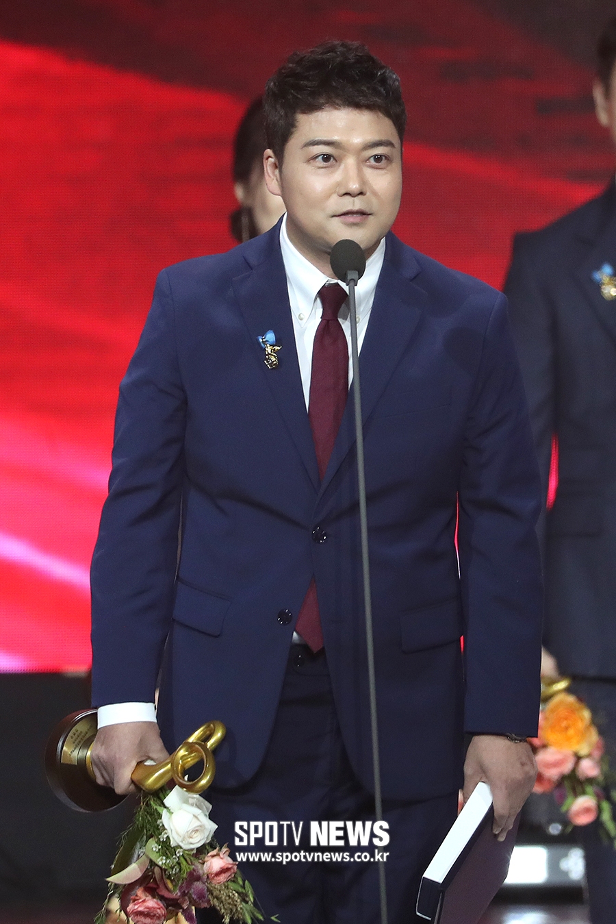 [포토S] 전현무, "박나래씨가 여기까지 시스루를 입고 올 지는 몰랐습니다~"