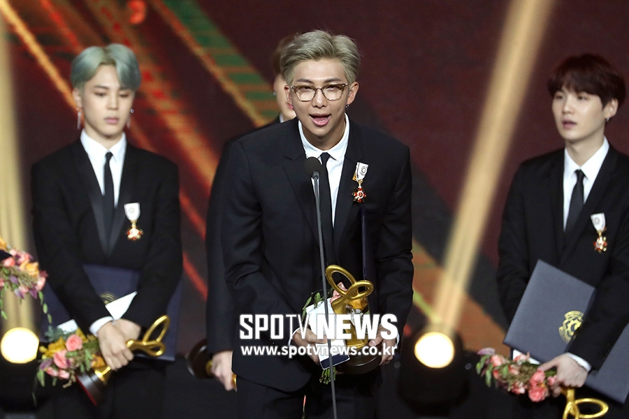 [포토S] 방탄소년단 RM, "전세계 아미에게 이 영광을 돌리겠습니다"