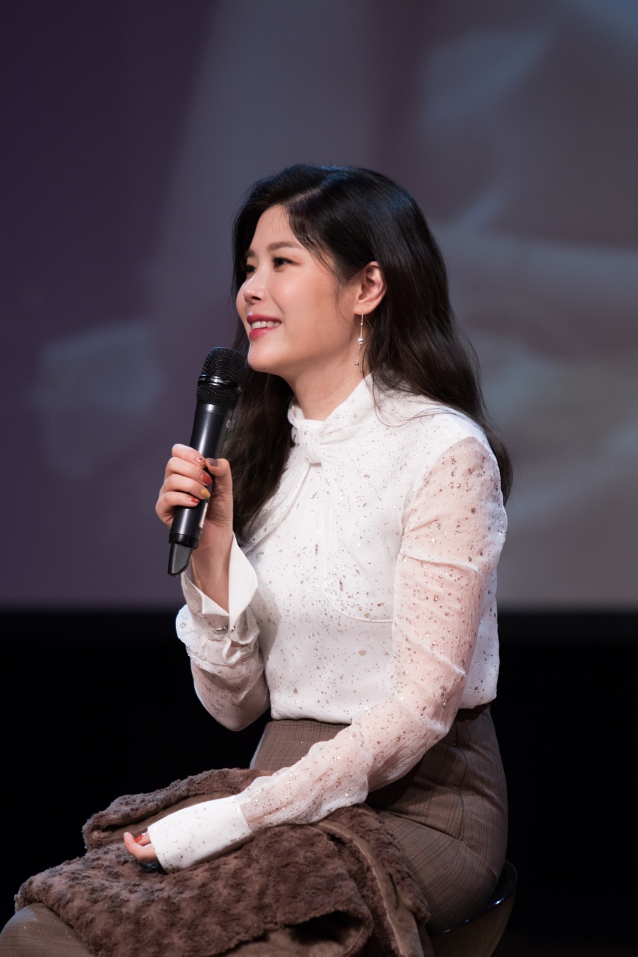 [영상] 린, 전곡 작사 참여 자신만의 이야기를 써내려가는 아티스트