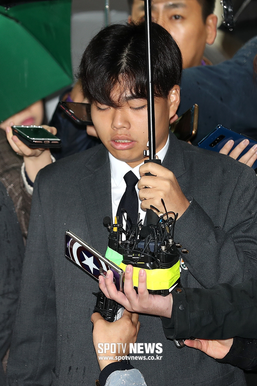 [포토S] 더 이스트라이트 이승현, 굳은 표정으로 경찰 출석