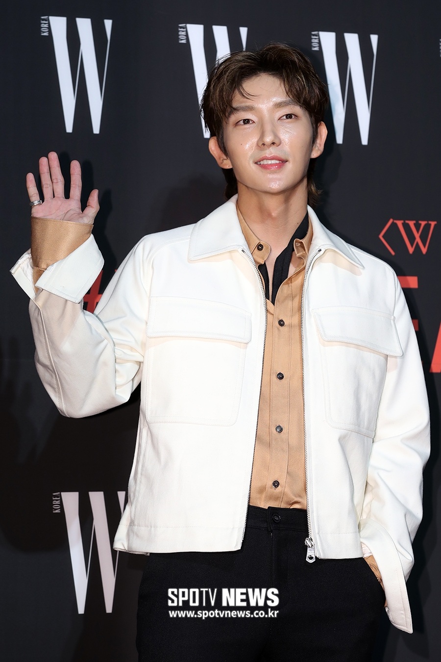 [포토S] 이준기, 빠져드는 손인사