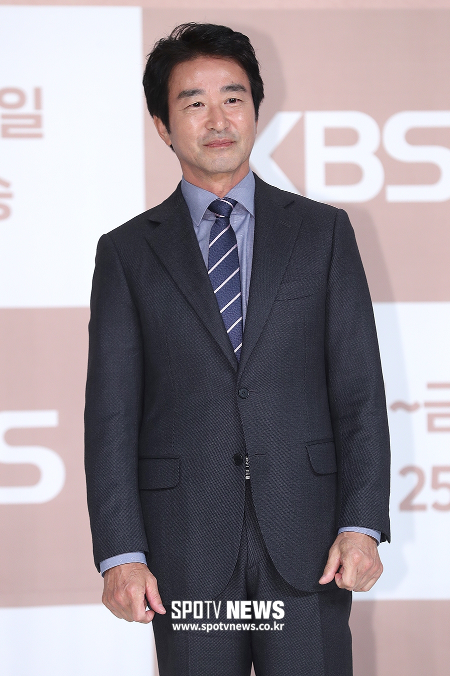 [포토S] 홍요섭, '꽃중년' 포스