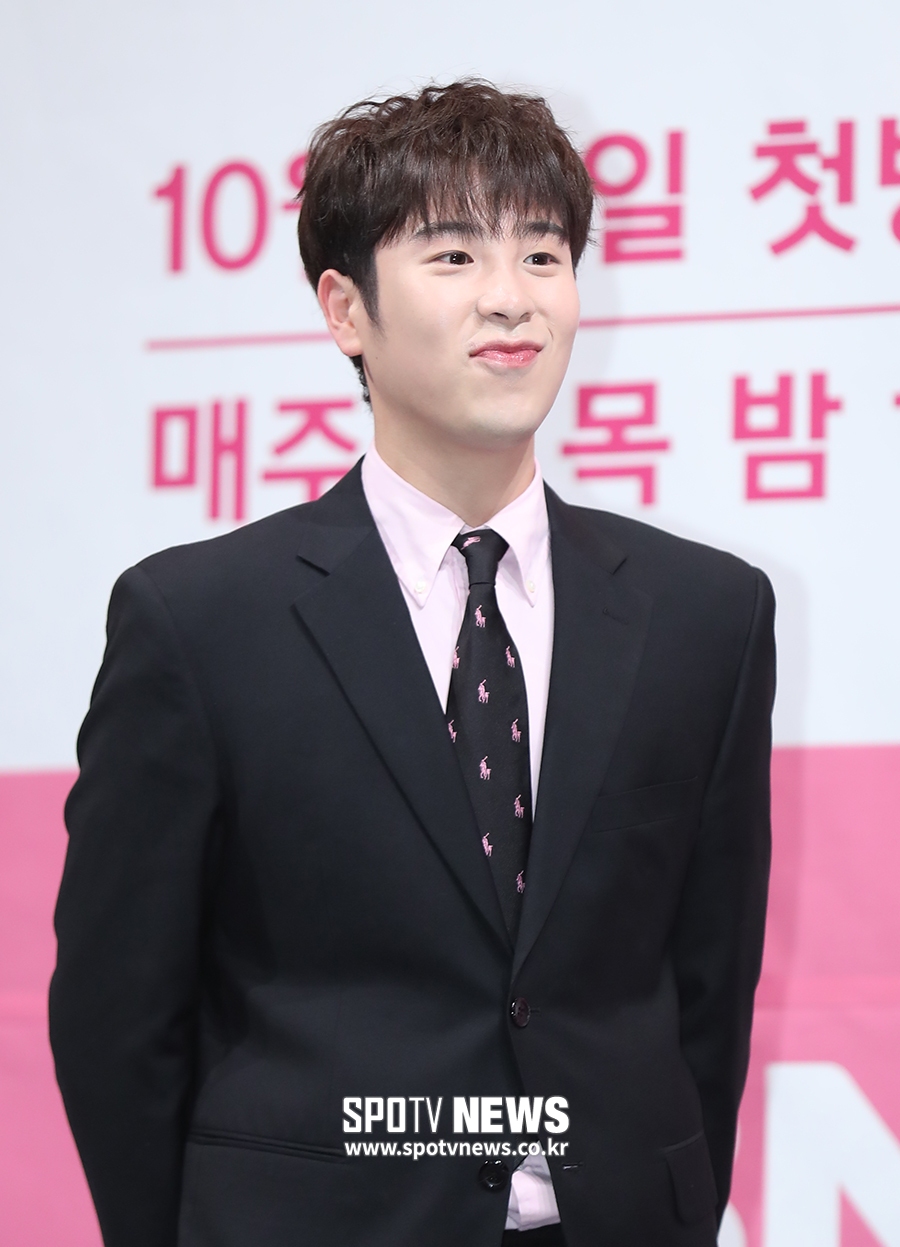 [포토S] 포즈 취하는 표지훈