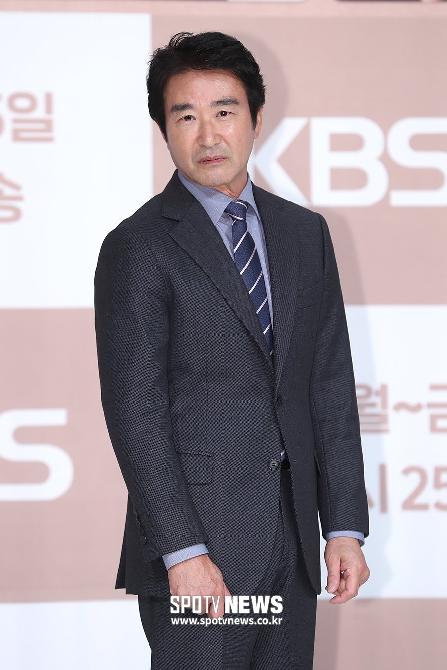 [포토S] 홍요섭, '어색한 표정도 문제 없죠'