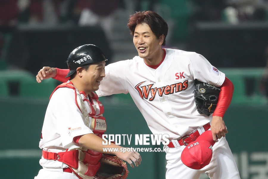 [포토S] 미소 짓는 김광현-허도환 배터리