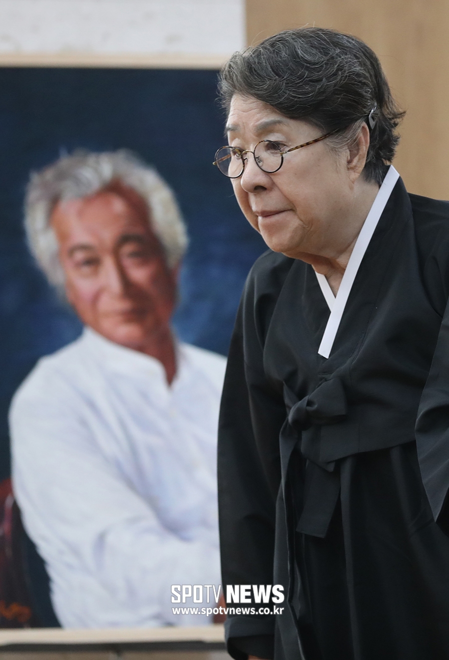 [포토S] 신성일 회상하는 엄앵란