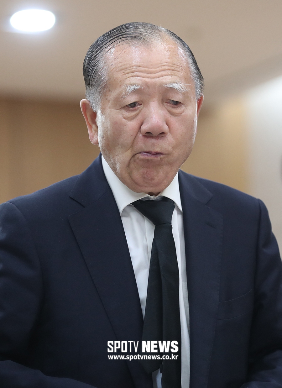 [포토S] 신성일 빈소 찾은 김동호 위원장