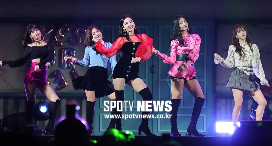 [포토S] 트와이스, 흥겨운 신곡 무대