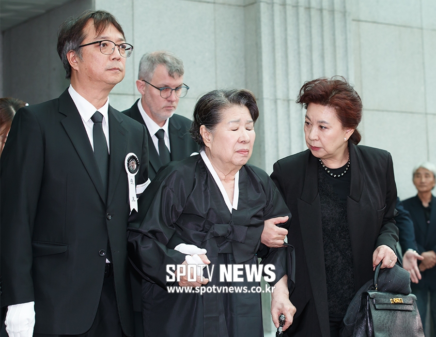 [포토S] 슬픔에 잠긴 엄앵란