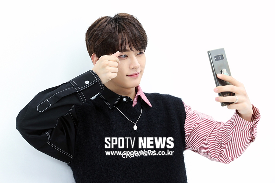 [포토S] 스트레이 키즈 리노, 셀피 찍는 모습도 블링블링!