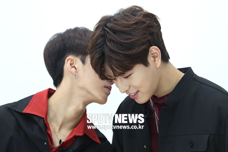 [포토S] 귓속말 하는 창빈과 승민