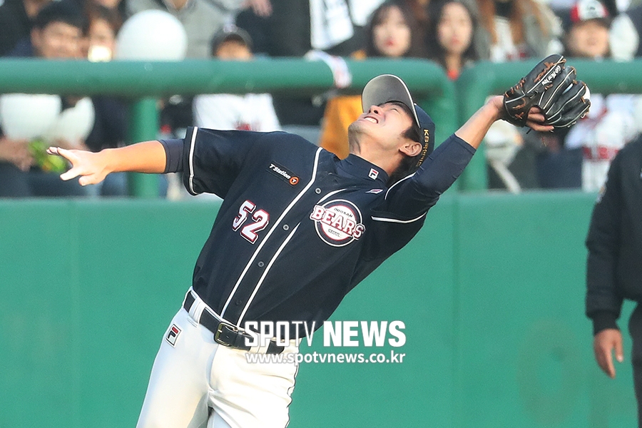 [포토S] 김재호, 글러브에 들어오긴 했는데