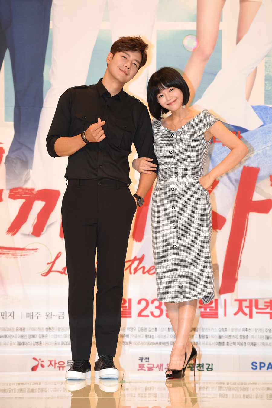 [이슈S] 강은탁♥이영아, 열애 인정…드라마가 맺어준 인연