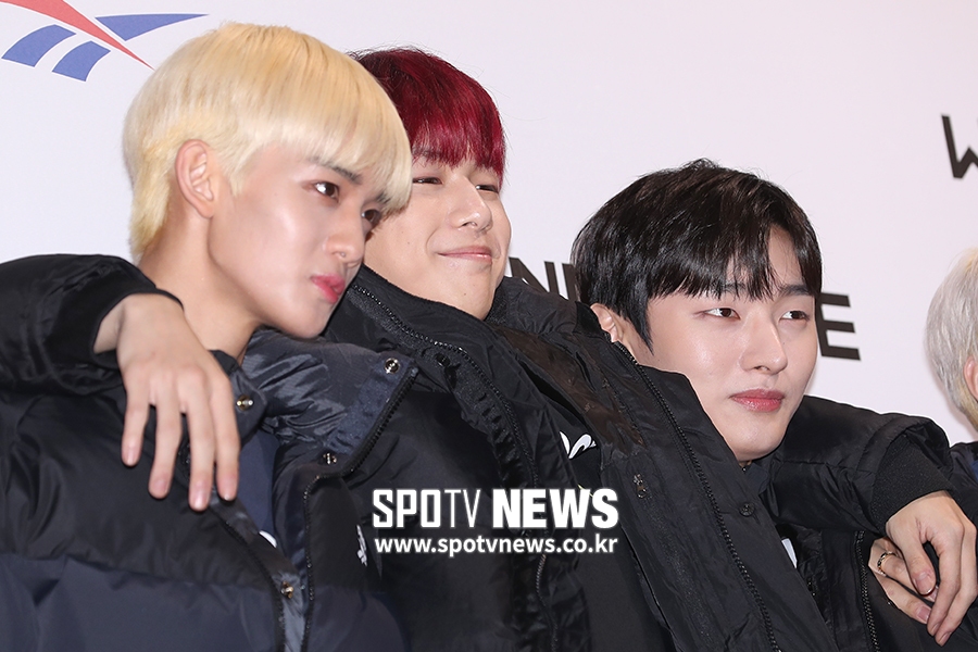 [포토S] 강다니엘, 어깨동무하고 재벌 2세 표정