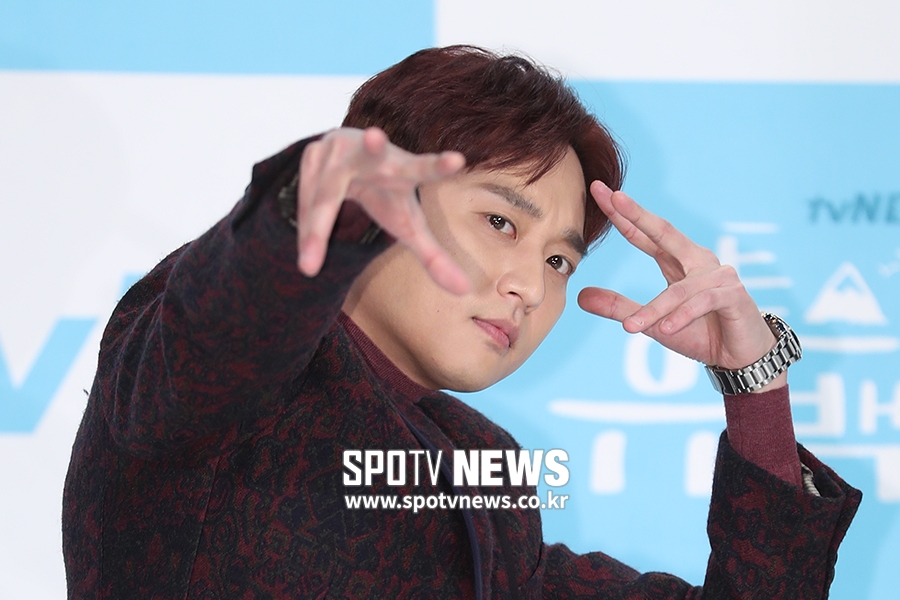 [포토S] 문차일드 출신 허정민, '아이돌 포즈, 어렵지 않지'
