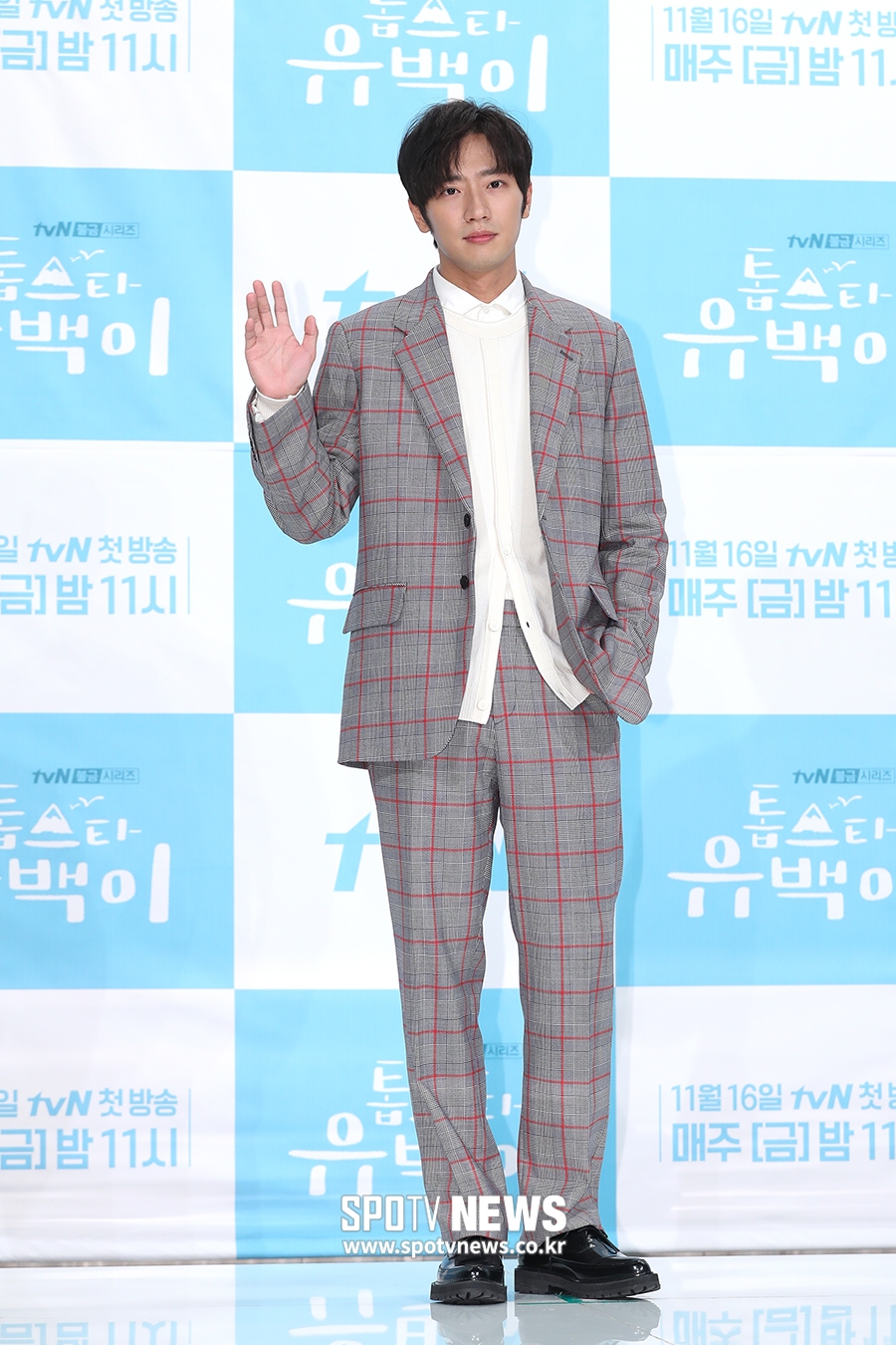 [포토S] 이상엽, 체크 슈트로 멋내고