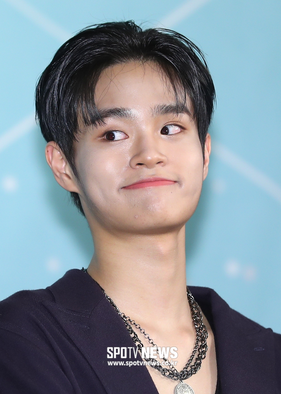 [포토S] 워너원 이대휘, '봄바람으로 돌아왔어요!'