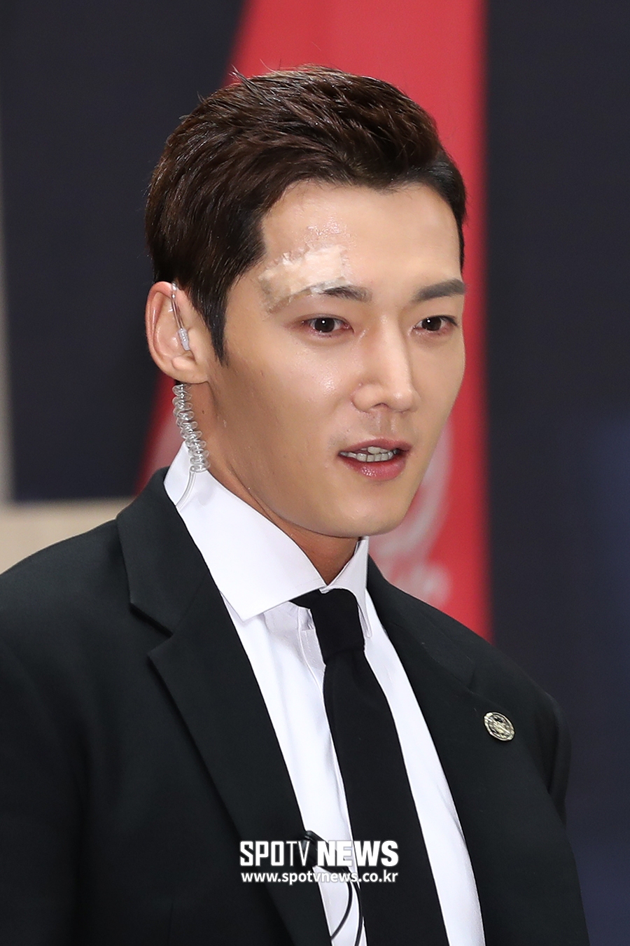 [포토S] '부상투혼' 최진혁, 30바늘 꿰맨 상처