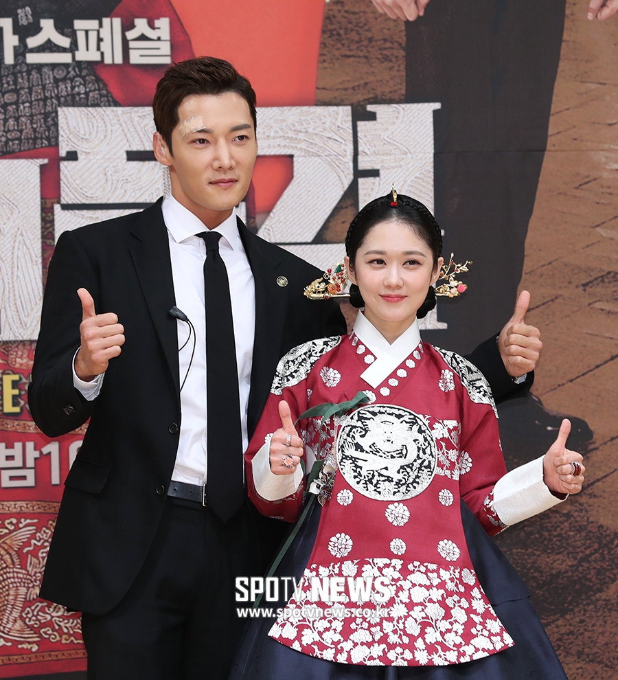 [포토S] 최진혁-장나라, 따봉!